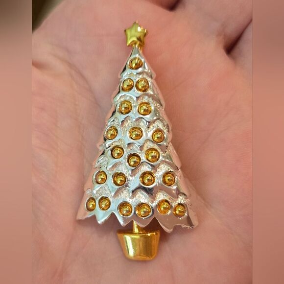 🎄🛍❤️ VINTAGE DANECRAFT Gold and Silver Christmas Tree Brooch - Picture 1 of 6